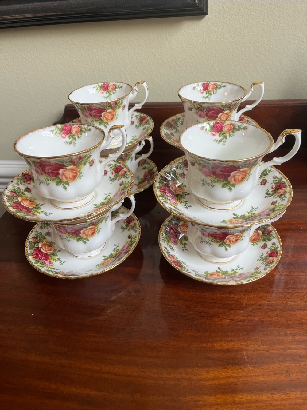 ROYAL ALBERT Old Country Rose bone China set of 8 Teacups and Saucers.